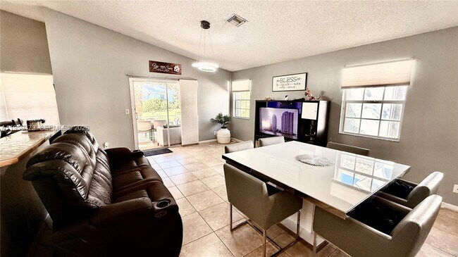 Building Photo - 5470 Pine Cir