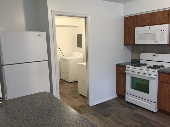 Building Photo - 7587 Lathers St