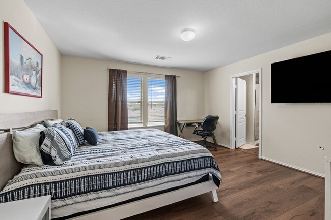 Building Photo - 14714 Sierra Garden Dr