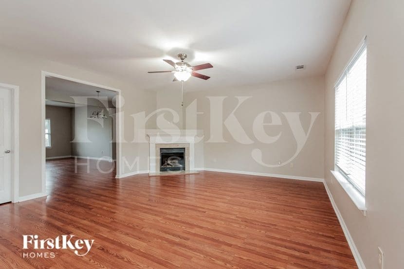 Building Photo - 706 Perth Dr