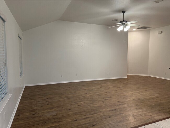 Building Photo - 958 Oak Glen Dr