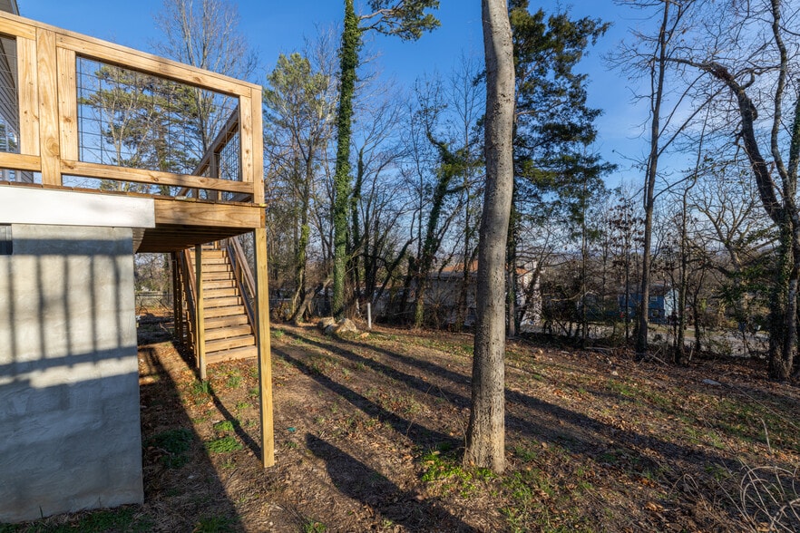 Building Photo - 812 Aubrey Ave