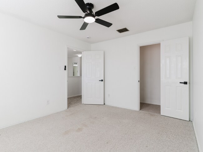 Building Photo - 1606 Willow Way