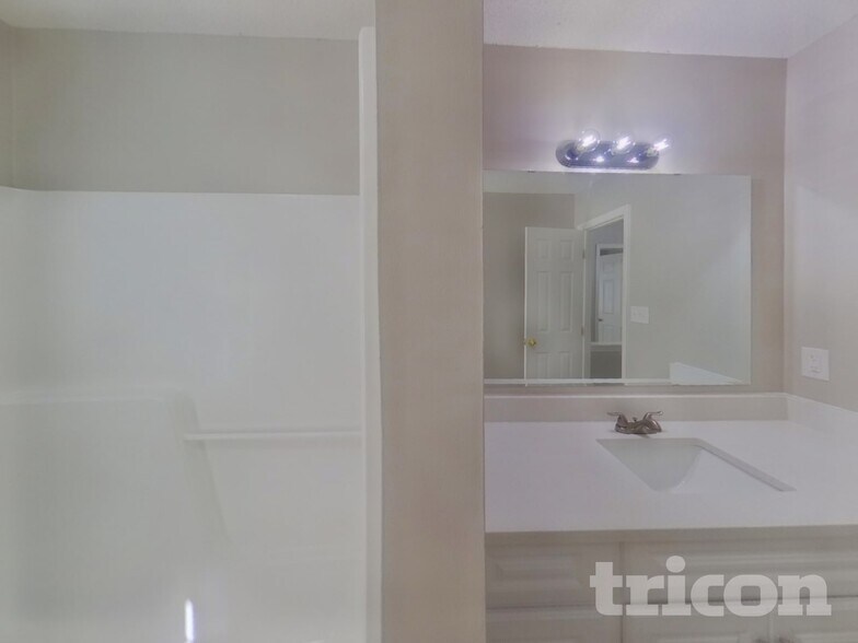 Building Photo - 7400 Palmetto Ct