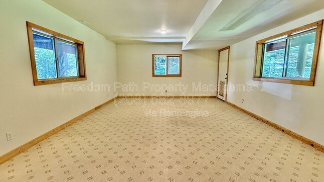 Building Photo - 166 Wildwood Ln