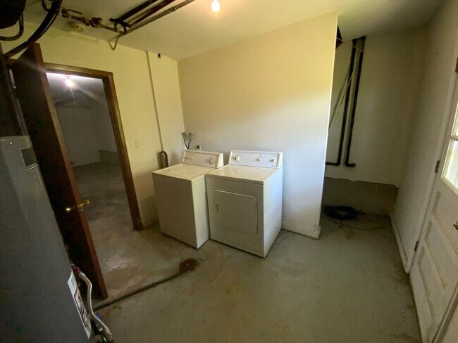 Building Photo - 4208-4210 Rollins Rd