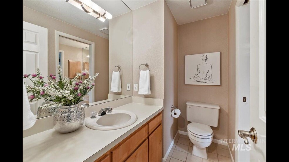 Building Photo - 1923 S Teal Ln