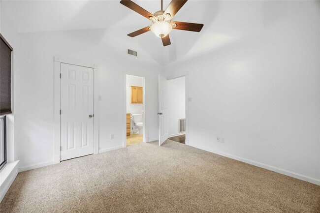 Building Photo - 2100 Commonwealth St