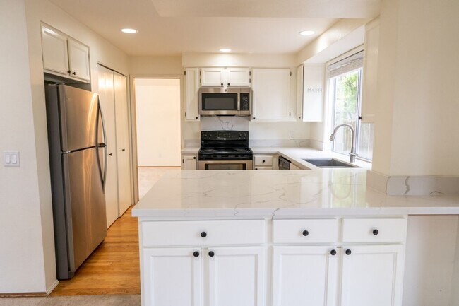 Building Photo - 3bd/2.25ba Sammamish House