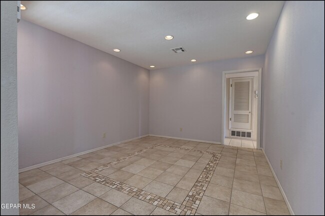 Building Photo - 601 Firedale Ln