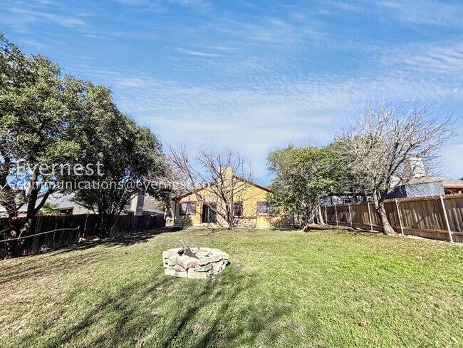 Building Photo - 915 Pyegrave Pl