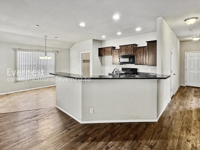 Building Photo - 3 Bed/2 Bath Home with Fenced Yard & Garage / Pet-Friendly / Available Soon!