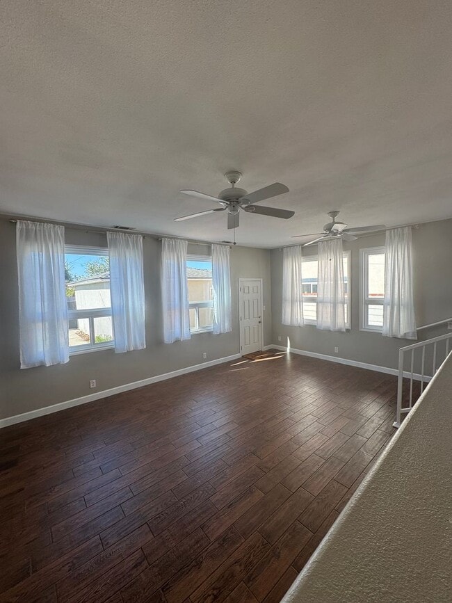 Building Photo - Large 4 bedroom 2 Bathroom for rent