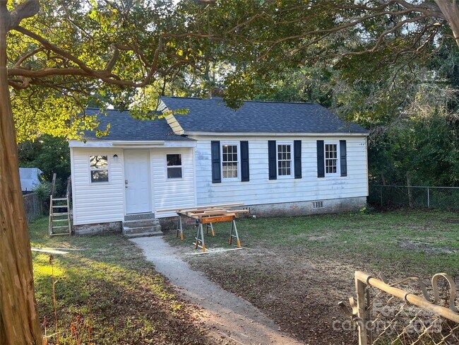 Primary Photo - 4723 Linden St