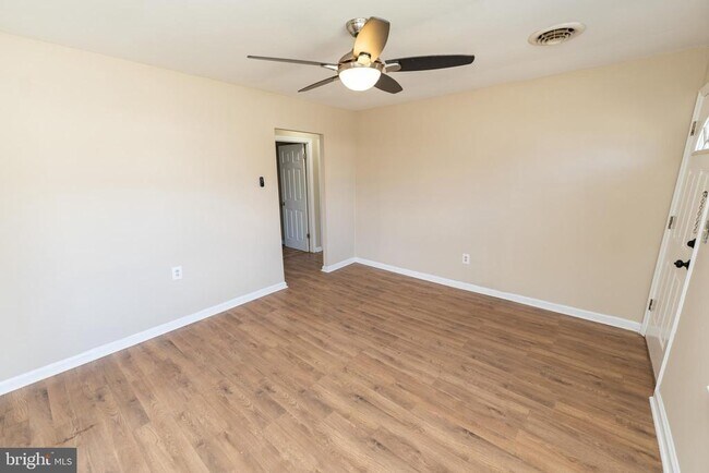 Building Photo - 504 Plover Rd