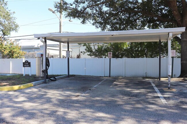 Building Photo - 2035 Dixie Belle Dr