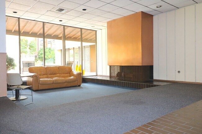 Building Photo - 3rd floor studio in Mission Valley! Beautiful vinyl flooring throughout/ 1 Prkg Space/ Mission Va...