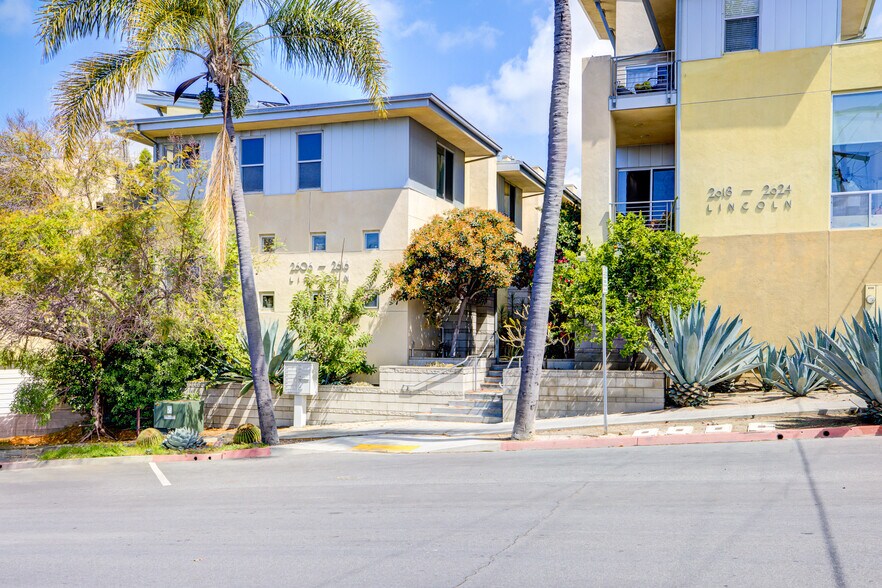 Building Photo - 2608 Lincoln Ave