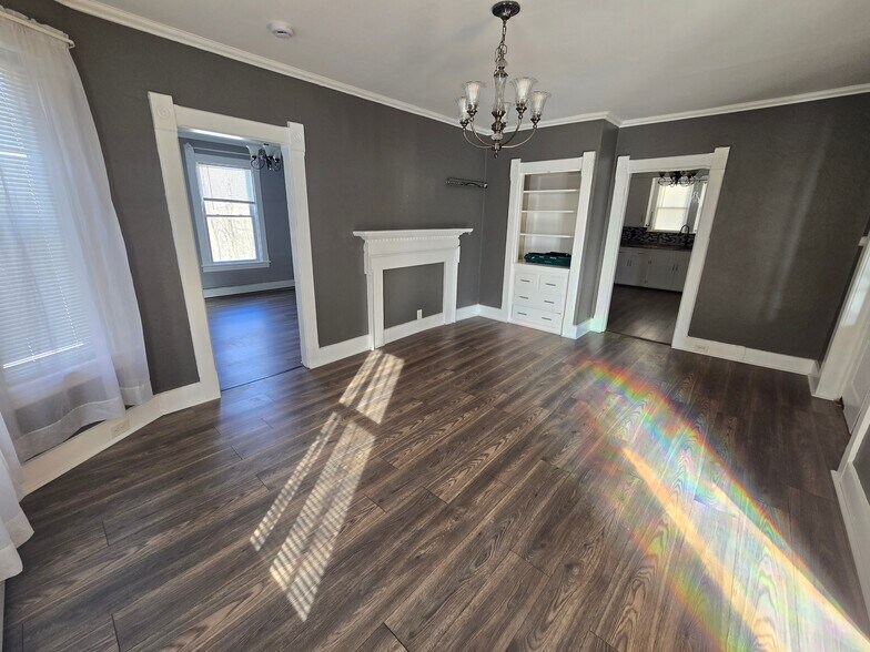 Living Room - 154 Oak St