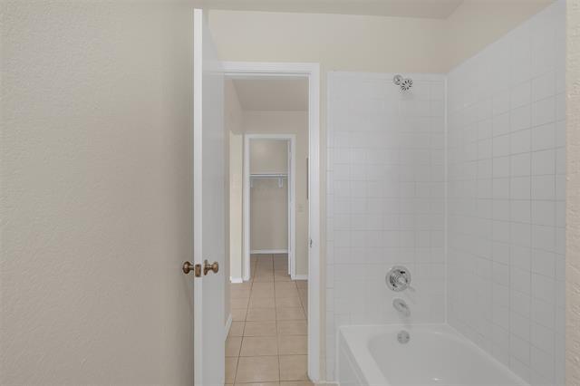 Building Photo - 7409 Meadow Creek Dr