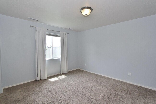 Building Photo - Clean Single-Level Home in Quiet Neighborhood