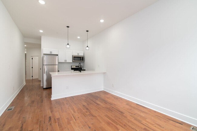 Building Photo - 3033 W Diamond St