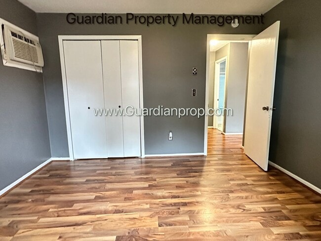 Building Photo - Brooklyn Park End Unit Patio Home, Dishwas...