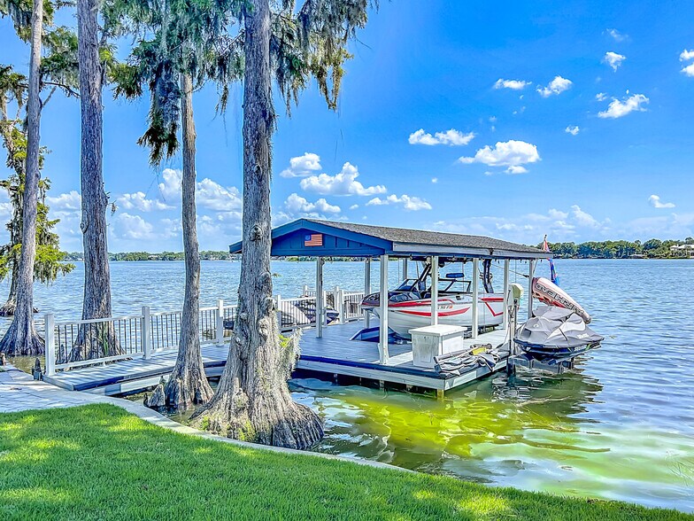 Private Dock - 281 Shell Pt E