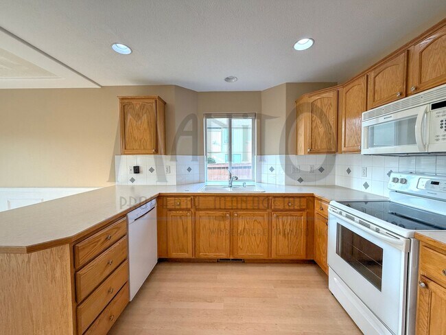 Building Photo - **MOVE-IN SPECIAL** Beautiful Private Comm...