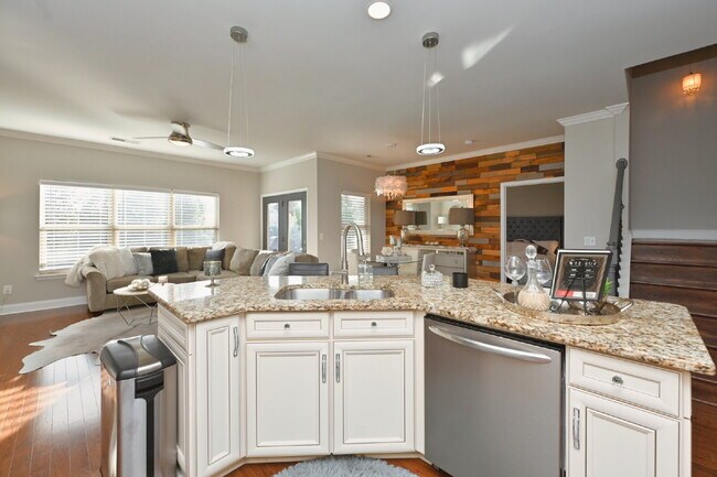 Building Photo - Resort Living at its finest in Foxland Harbor, Gallatin's premier golf and lake community!