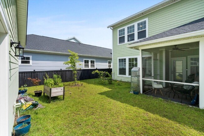 Building Photo - "Charming Townhouse within Carnes Crossroa...