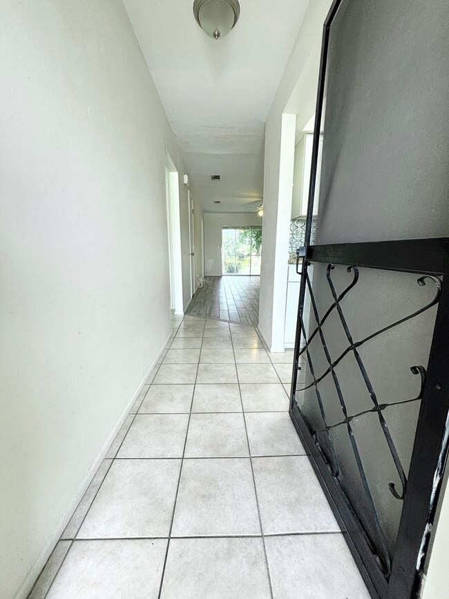 Building Photo - Recently Renovated Rental in Desirable Cap...