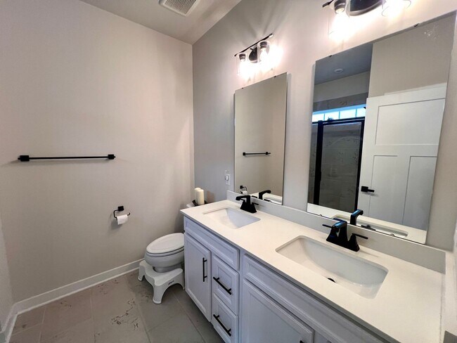 Building Photo - Canonsburg - 3 Bedroom 2.5 Bathroom Townhome For Rent