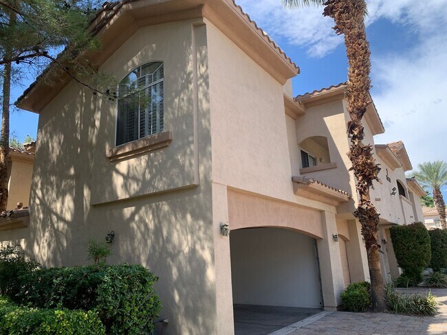 Building Photo - Lovely furnished Green Valley condo in Res...