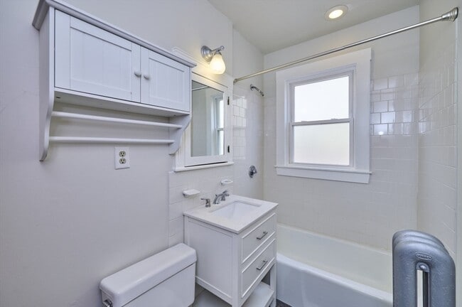 Building Photo - 125 Winsor Ave