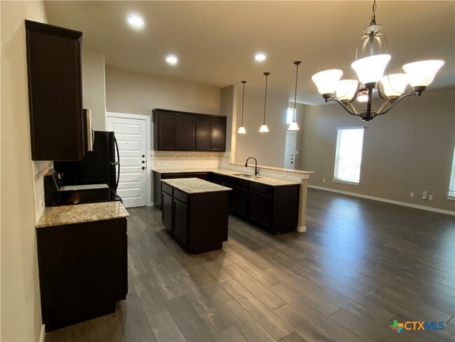 Building Photo - 2213 Avery Village