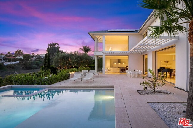 Building Photo - 623 Alma Real Dr