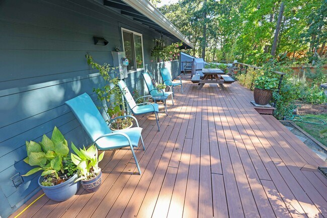 Building Photo - 2785 Malibu Way