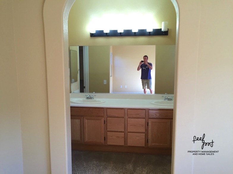 Building Photo - 305 Diamante Way