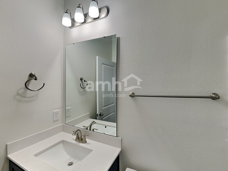 Building Photo - 6062 Little Blf Cir