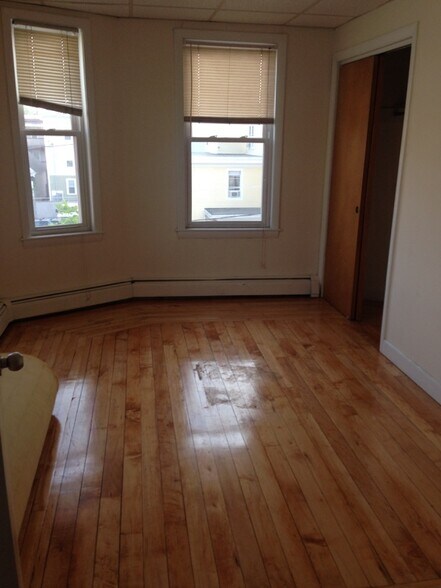 Building Photo - 805-807 Merrimack Street