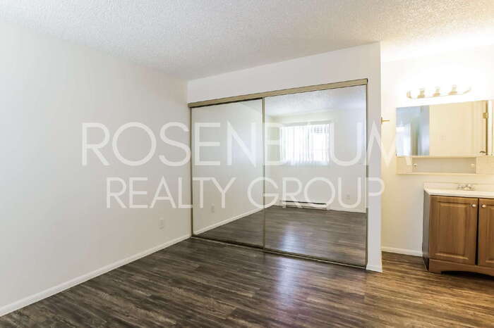 Building Photo - 2625 N Alvernon Way