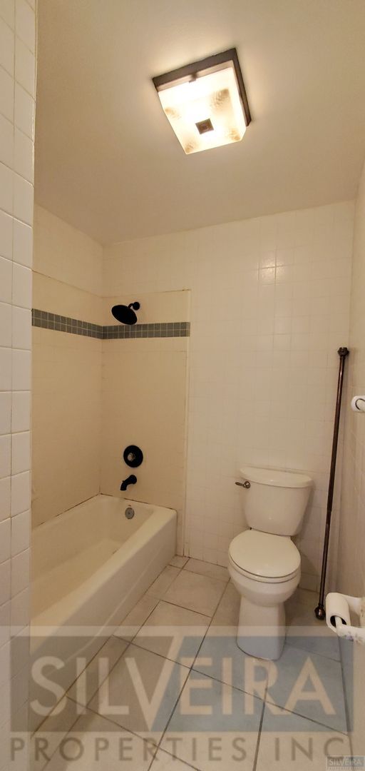 Building Photo - Lovely 3 Bedrooms 2 bath Home For Rent