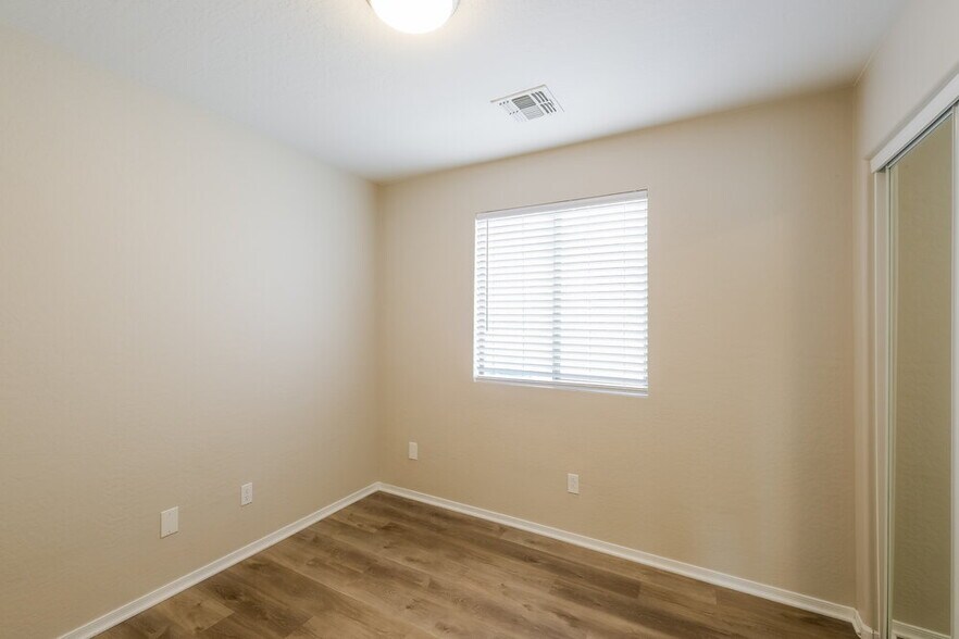 Building Photo - 3510 W Thurman Dr