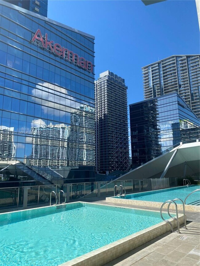 Building Photo - 68 SE 6th St