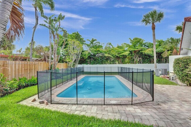 Building Photo - 7425 Silver Woods Ct