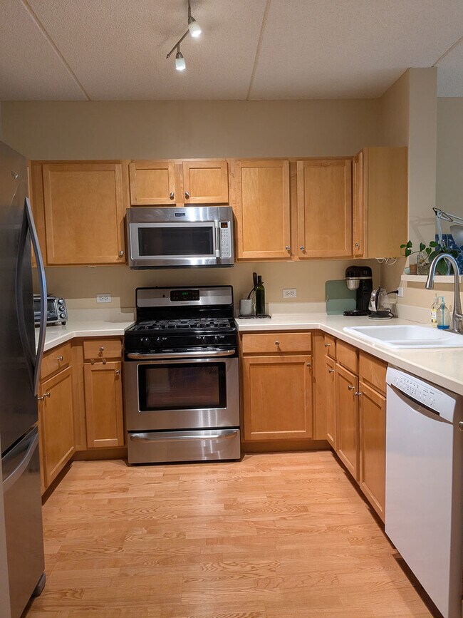 Building Photo - 470 W Mahogany Ct