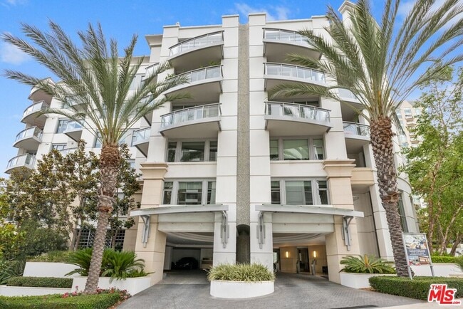 Building Photo - 10700 Wilshire Blvd