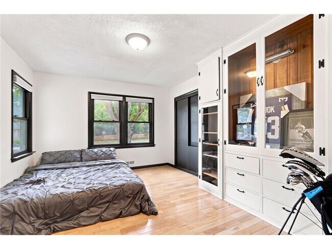 Building Photo - 4424 W 70th St