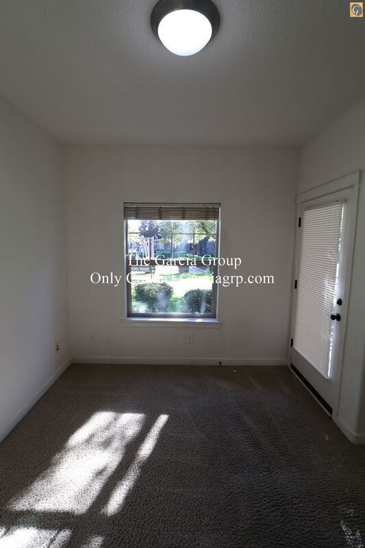 Building Photo - 765 NE Adwick Dr